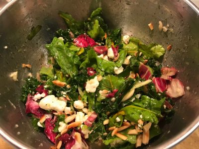 Greens salad with goat cheese, almonds and vinaigrette